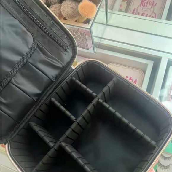 Travel Makeup Bag Cosmetic Bag Makeup Organizer Bag with Lighted Mirror - Picture 3 of 3